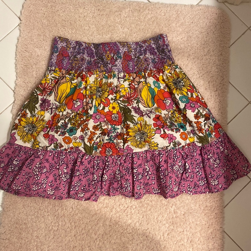 Super cute skirt! From peek kids, floral, girls size 12.